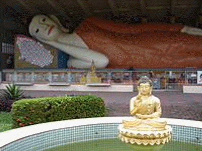 Reclining_Buddha_in_a_Thai_Buddhist_temple_in_Kelantan